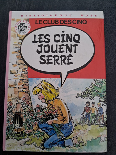 Les cinq jouent - serré,