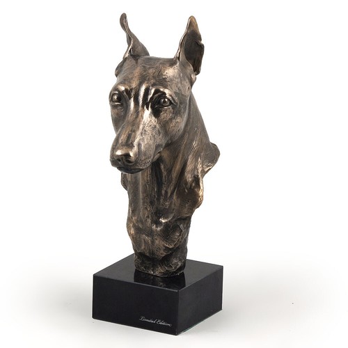 Pinscher nain tête sur - , pierre