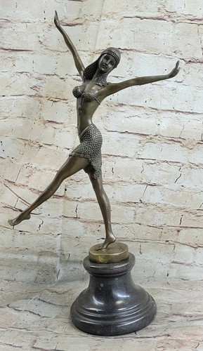 Statue sculpture figurine - statue,