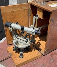 Tachéomètre autoréducteur