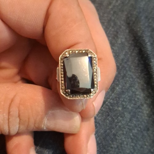 Bague sertie pierre noire