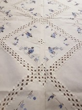 grande nappe ancienne brodée 3m x 2m60 et 8 serviettes