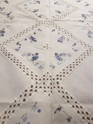 Grande nappe ancienne - grande,