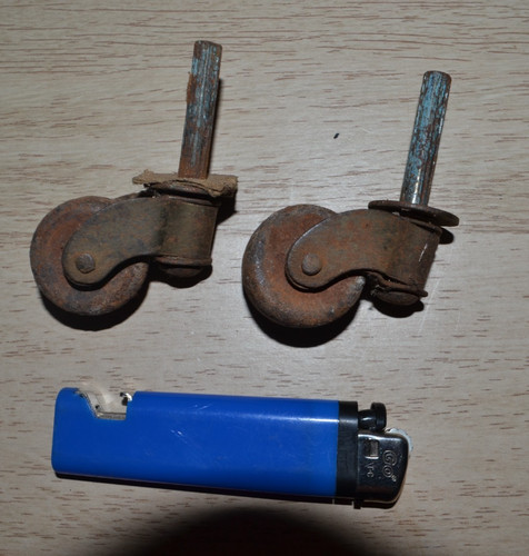 Paire anciennes roulettes - paire,
