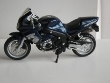 moto miniature 1/18 TRIUMPH RS