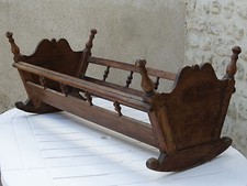 Ancien petit LIT à BASCULE