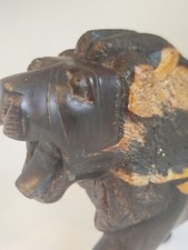 statue lion taillé  bois