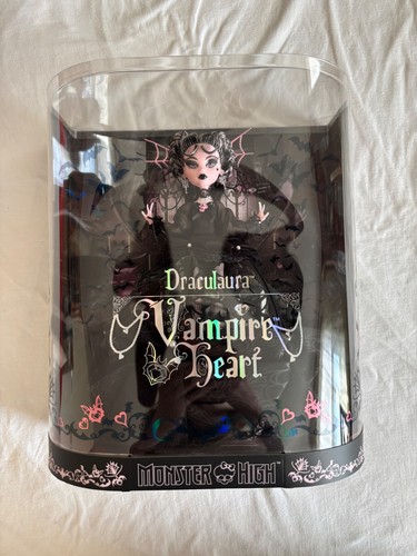 Draculaura vampire heart doll - vampire,
