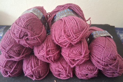 Lot pelotes de laine - de, 11