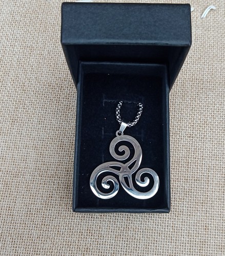 Neuf femme pendentif triskel - femme,