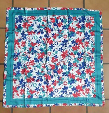 FOULARD neuf en polyester