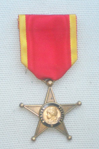 Médaille etoile mérite - etoile,