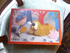Jeu de cubes en bois des années 60. Le Manège Enchanté