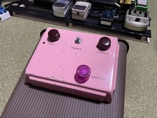 Pédale d'effet guitare Ceriatone Centura rose d'occasion, sans bouton, compacte