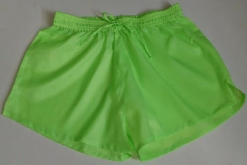 Short nylon vert légèrement