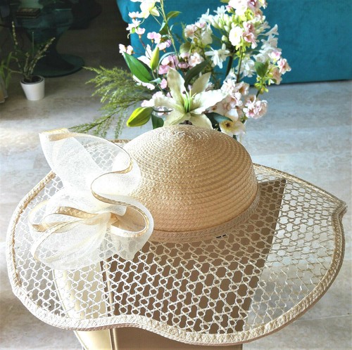 Capeline chapeau beige nacré
