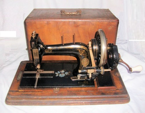Machine coudre centenaire - à,