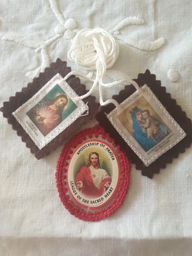 Scapulaire reliquaires - le,