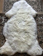 Grand Tapis En Laine Blanche