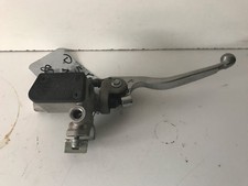 UN MAITRE CYLINDRE DE FREIN