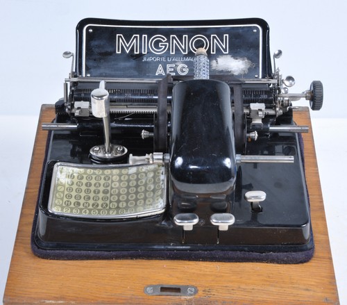 Machine ecrire ancienne - a,