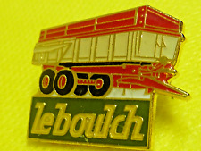 pin's pins badge automobile.  tracteur.  JLB LEBOULCH  remorques agricoles benne