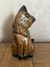 Charmant Chat assis en bois