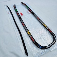 Moulure de pare-brise avant