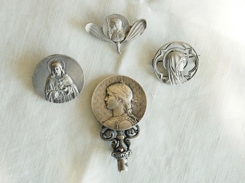 Lot medailles religieuses - medailles,