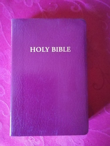 Holy bible new - :, living