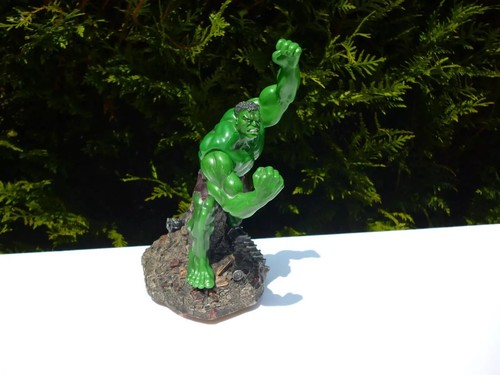 Grande figurine hulk - 23,