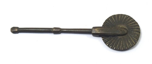 Coupe pain laiton indien - coupe-pain, en