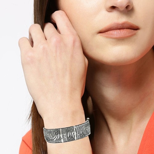 Bracelet pour femmes fait - , main