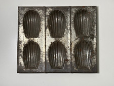 Moule à madeleines en métal