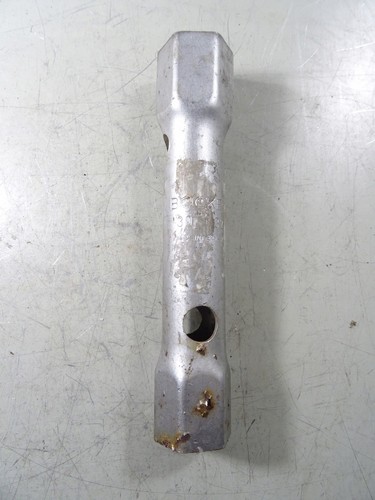 Clé douille bocker - à,