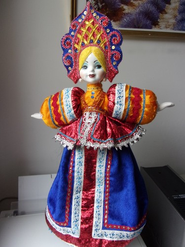 Poupee porcelaine folklorique - poupee,