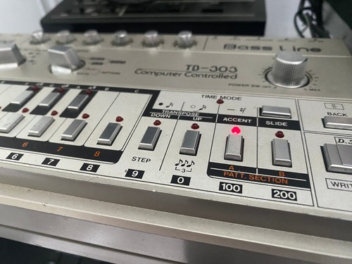 Roland 303 bassline 1981 - tb-303, in