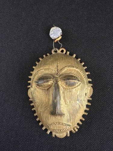 Rare petit masque très - , ancien