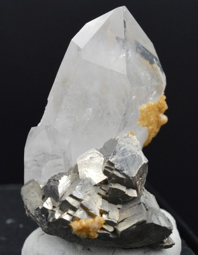 Quartz arsénopyrite dolomie - quartz,