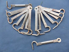 4 Crochets d'armoire étagères meubles fonte longueur 11 cm droite gauche Neuf