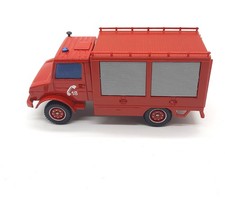 Ancien camion Mercedes Unimog