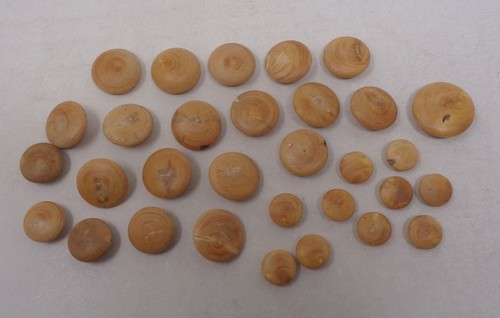 Lot boutons anciens bois - boutons, en