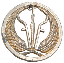 Y8/09/25 (REF27496) Maid Badge Patent Beret Badge