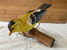 Oiseau Chardonneret jaune en bois sculptée à la main