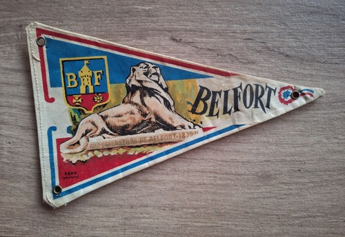 Ancien fanion touristique - ancien,