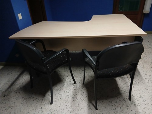 Table rectangulaire beige