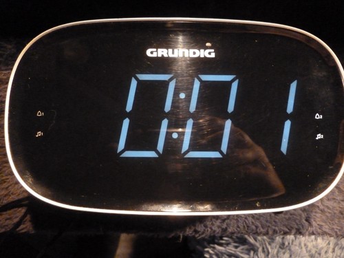 Radio réveil grundig scn - grundig,