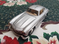 BURAGO 1/24 Voiture Mercedes