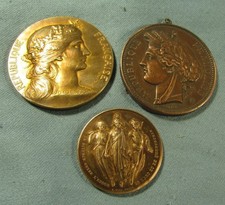 3 anciennes médailles en Br 1