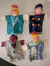 4 Puppets